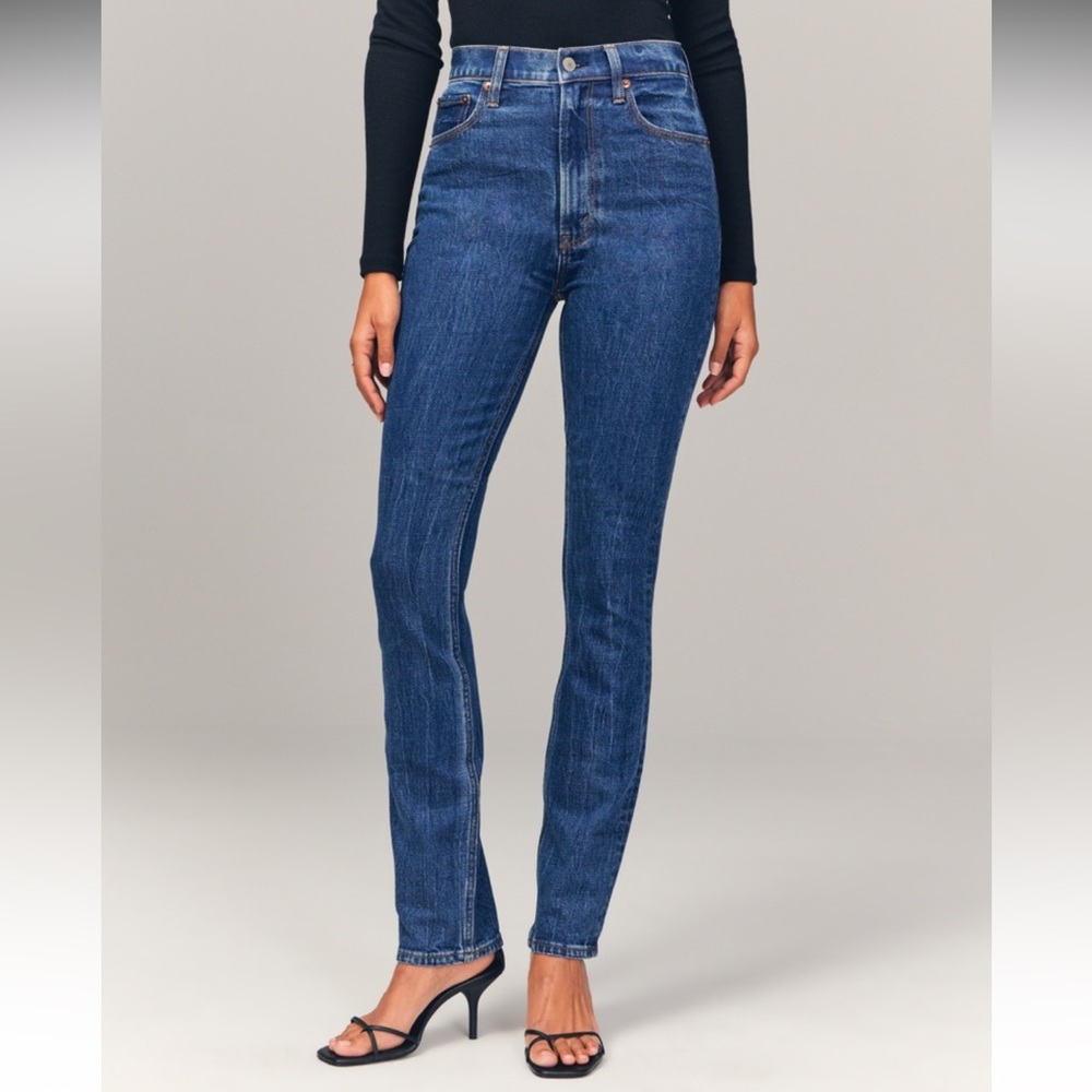 Abercrombie & Fitch Ultra High Rise 90s Slim Straight Jean